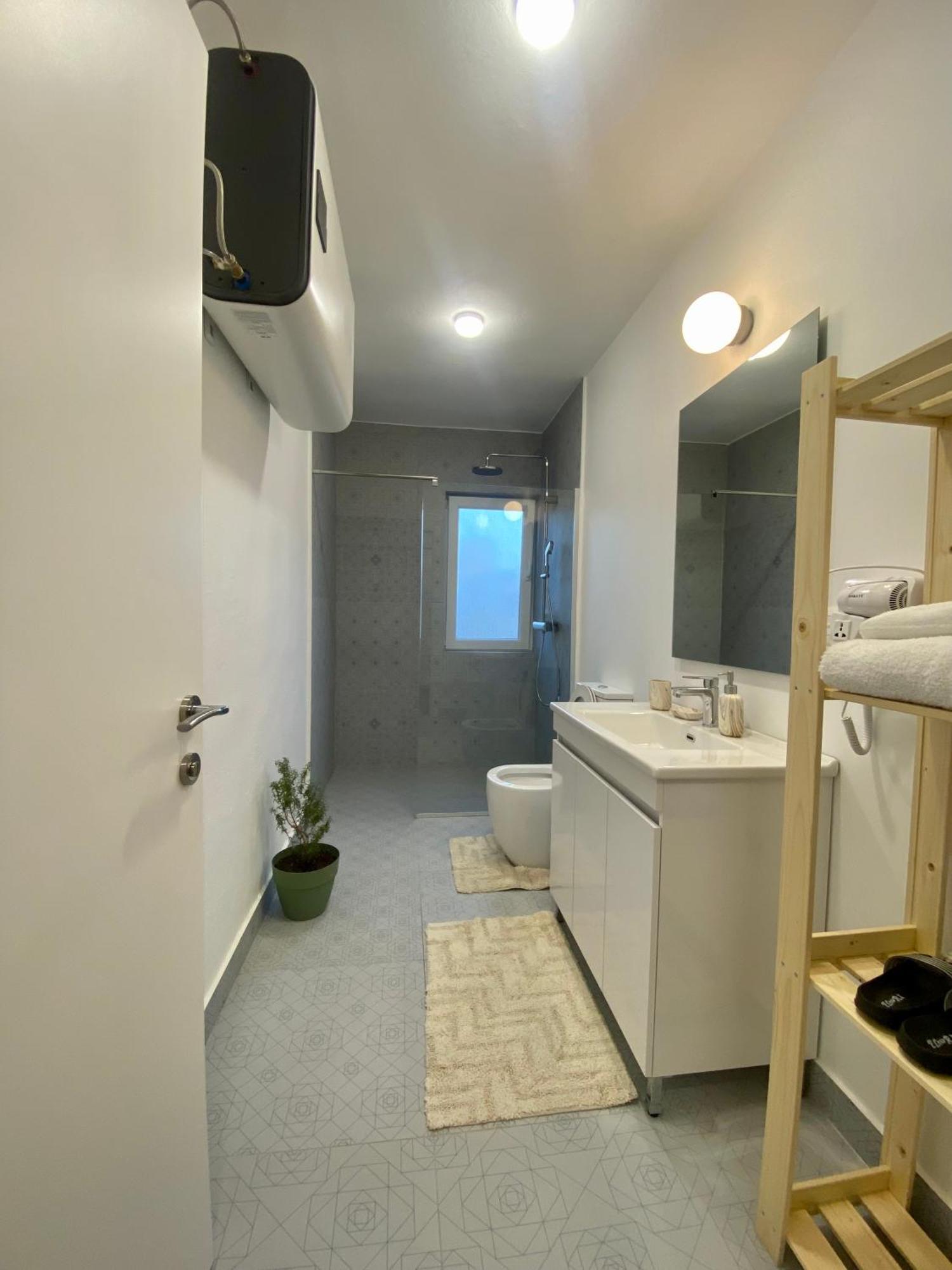 Lucas Central Oasis Studios Tiranë Luaran gambar